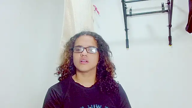 Snapshot of Diane_blossom chatting on March 2025 12:28:01 PM Diane blossom online show from March 2025 12:28:01 PM