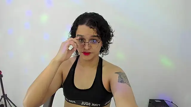 Snapshot of Diane_blossom chatting on October 2025 06:50:02 PM Diane blossom online show from October 2025 06:50:02 PM