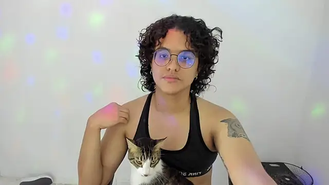 Snapshot of Diane_blossom chatting on October 2025 09:11:01 PM Diane blossom online show from October 2025 09:11:01 PM