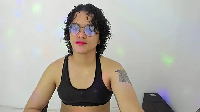 Snapshot of Diane_blossom chatting on November 2025 09:28:01 PM Diane blossom online show from November 2025 09:28:01 PM