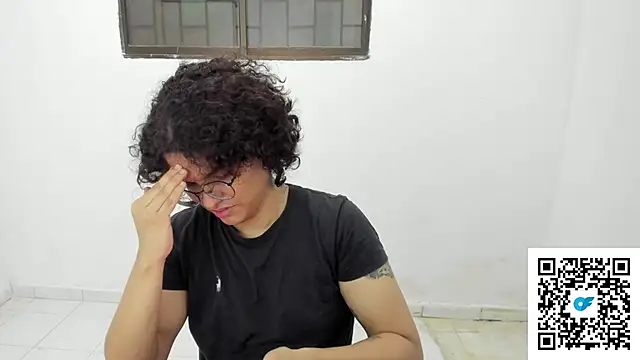 Snapshot of Diane_blossom chatting on November 2025 08:49:01 PM Diane blossom online show from November 2025 08:49:01 PM