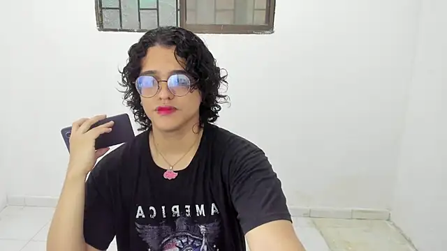 Snapshot of Diane_blossom chatting on December 2025 05:53:02 PM Diane blossom online show from December 2025 05:53:02 PM