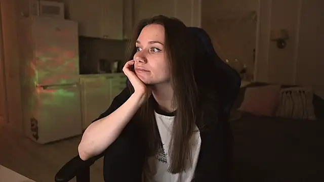 alexa feels  online show from March 2025 01:05:02 AM