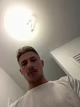 Boddy1301 online show from September 2025 04:34:02 PM