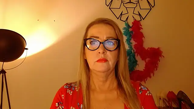 Snapshot of leaxSTAR chatting on December 2025 02:48:01 PM leaxSTAR online show from December 2025 02:48:01 PM