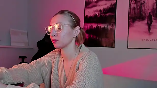 Snapshot of PhilippaAdamas chatting on February 2025 02:06:02 AM PhilippaAdamas online show from February 2025 02:06:02 AM