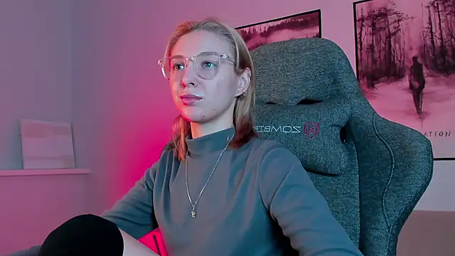 Snapshot of PhilippaAdamas chatting on February 2025 05:44:02 AM PhilippaAdamas online show from February 2025 05:44:02 AM