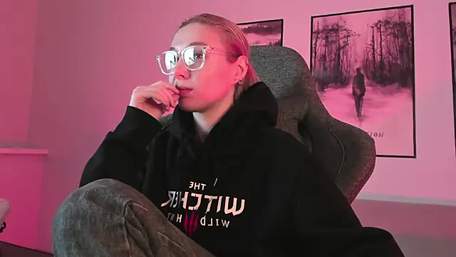 Snapshot of PhilippaAdamas chatting on March 2025 05:42:01 AM PhilippaAdamas online show from March 2025 05:42:01 AM