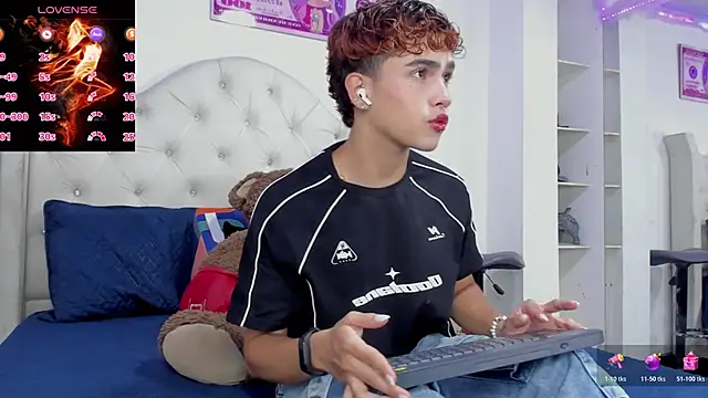 Snapshot of Aiiden_15 chatting on October 2025 06:30:02 PM Aiiden 15 online show from October 2025 06:30:02 PM