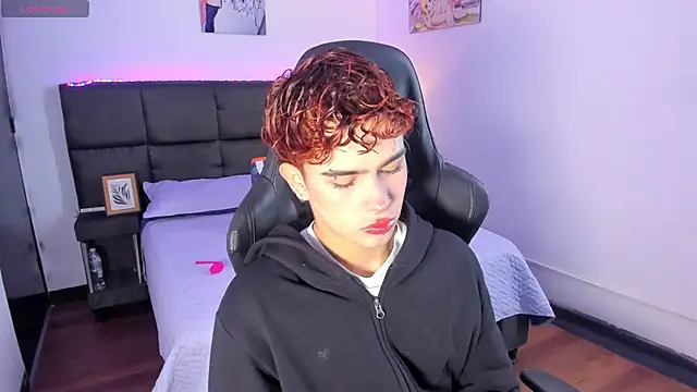 Snapshot of Aiiden_15 chatting on November 2025 01:07:02 PM Aiiden 15 online show from November 2025 01:07:02 PM