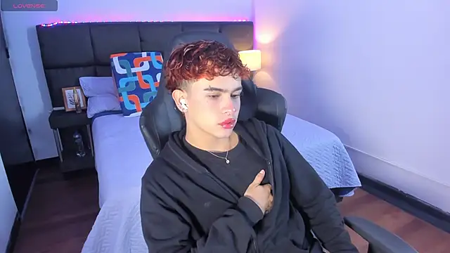 Snapshot of Aiiden_15 chatting on November 2025 12:42:02 PM Aiiden 15 online show from November 2025 12:42:02 PM