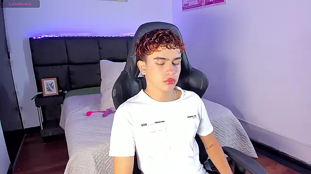 Snapshot of Aiiden_15 chatting on November 2025 01:00:02 PM Aiiden 15 online show from November 2025 01:00:02 PM