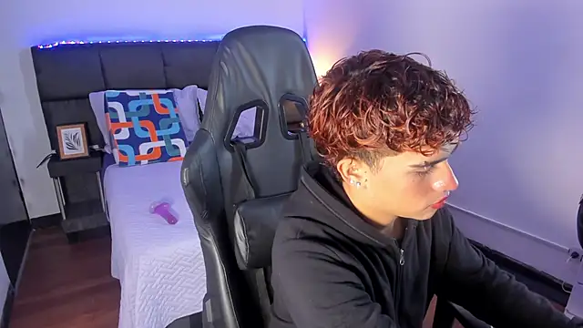 Snapshot of Aiiden_15 chatting on December 2025 12:54:01 PM Aiiden 15 online show from December 2025 12:54:01 PM