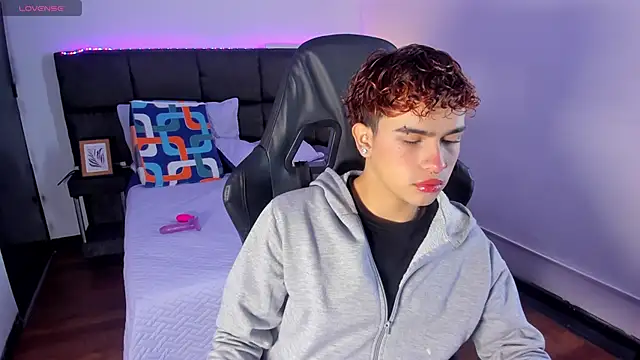 Snapshot of Aiiden_15 chatting on December 2025 12:47:02 PM Aiiden 15 online show from December 2025 12:47:02 PM