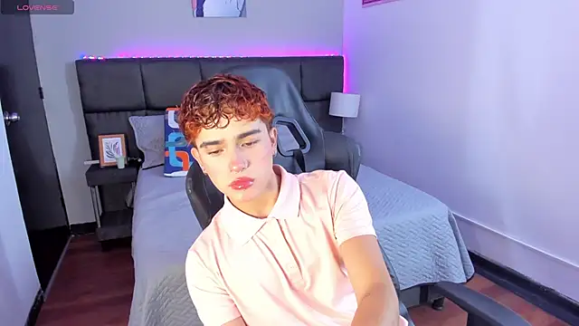 Snapshot of Aiiden_15 chatting on December 2025 12:42:02 PM Aiiden 15 online show from December 2025 12:42:02 PM