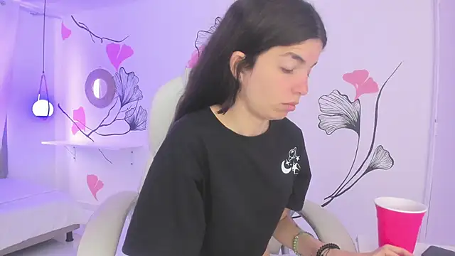 Isabela Fiorelli online show from February 2025 12:20:01 PM