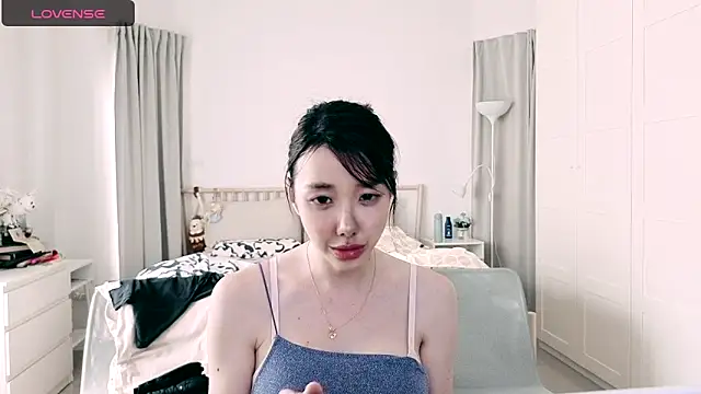 joycemilka online show from March 2025 05:01:01 AM