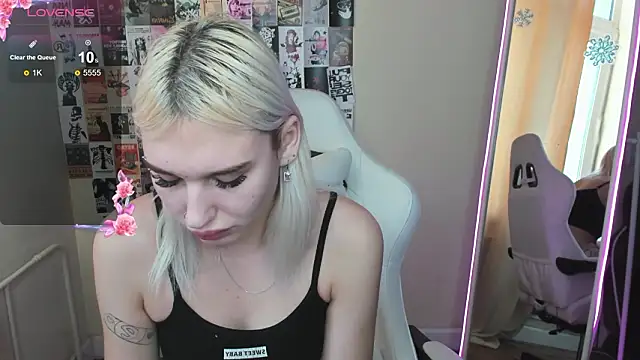 Snapshot of EvelinaLuu chatting on January 2026 03:55:01 AM EvelinaLuu online show from January 2026 03:55:01 AM