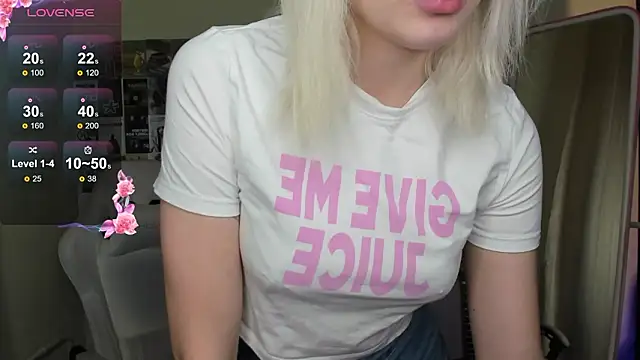 Snapshot of EvelinaLuu chatting on February 2026 12:04:02 PM EvelinaLuu online show from February 2026 12:04:02 PM