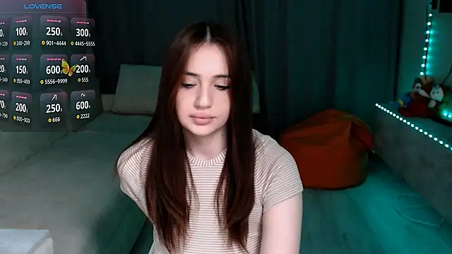 Lea Atreides online show from November 2025 05:28:02 AM