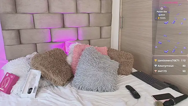 DANIELA CADAVID  online show from February 2026 02:53:01 AM