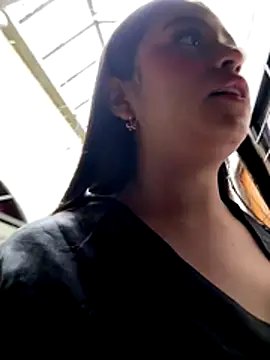 Snapshot of _JuliSweet_ chatting on November 2025 02:06:02 PM JuliSweet online show from November 2025 02:06:02 PM