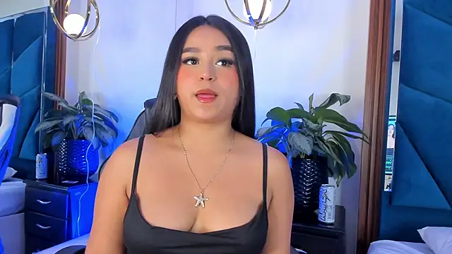 Snapshot of _JuliSweet_ chatting on November 2025 12:18:01 PM JuliSweet online show from November 2025 12:18:01 PM