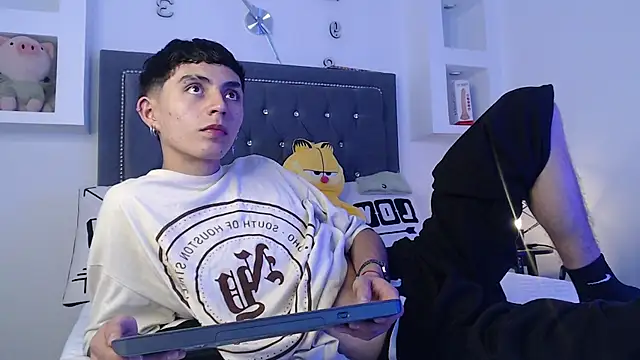 Snapshot of MaikyCooper chatting on March 2025 03:33:02 AM MaikyCooper online show from March 2025 03:33:02 AM