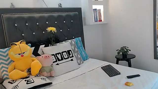 Snapshot of MaikyCooper chatting on March 2025 03:43:01 AM MaikyCooper online show from March 2025 03:43:01 AM