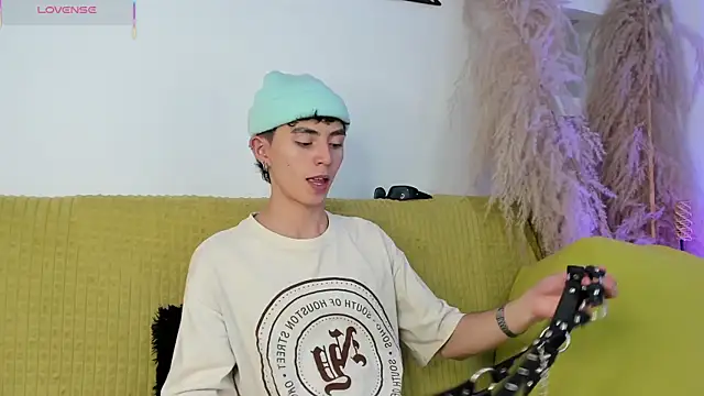 Snapshot of MaikyCooper chatting on October 2025 08:26:01 PM MaikyCooper online show from October 2025 08:26:01 PM