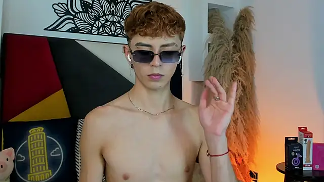 Snapshot of MaikyCooper chatting on December 2025 07:42:02 PM MaikyCooper online show from December 2025 07:42:02 PM