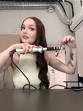 Snapshot of AlexaBright chatting on October 2025 06:09:01 PM AlexaBright online show from October 2025 06:09:01 PM