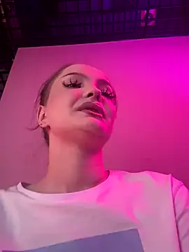 Snapshot of AlexaBright chatting on November 2025 06:06:01 PM AlexaBright online show from November 2025 06:06:01 PM