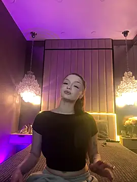 Snapshot of AlexaBright chatting on November 2025 07:14:01 PM AlexaBright online show from November 2025 07:14:01 PM