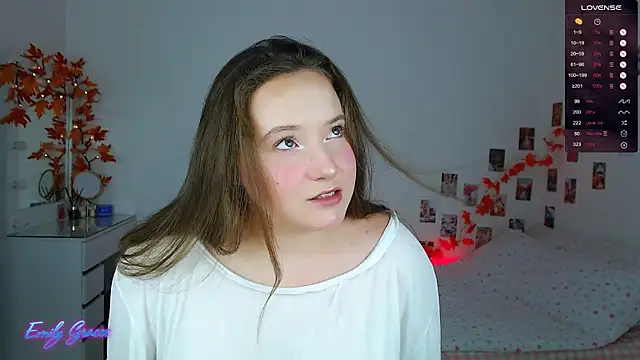 Snapshot of EmilyxxGraces chatting on September 2025 12:45:01 AM EmilyxxGraces online show from September 2025 12:45:01 AM