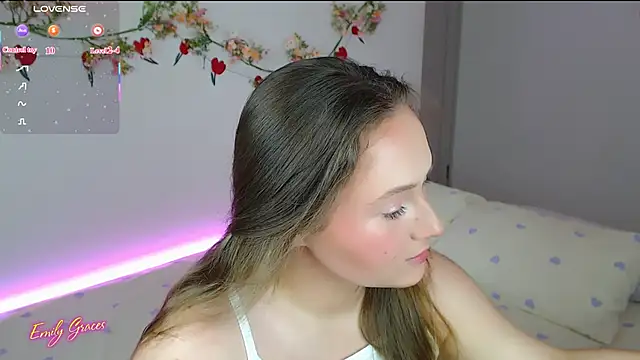 Snapshot of EmilyxxGraces chatting on June 2026 07:25:02 PM EmilyxxGraces online show from June 2026 07:25:02 PM