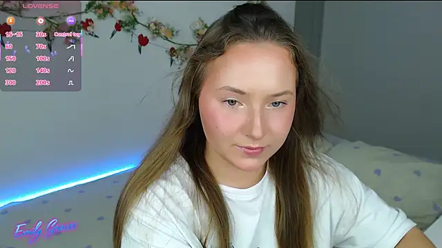 Snapshot of EmilyxxGraces chatting on July 2026 12:10:02 AM EmilyxxGraces online show from July 2026 12:10:02 AM
