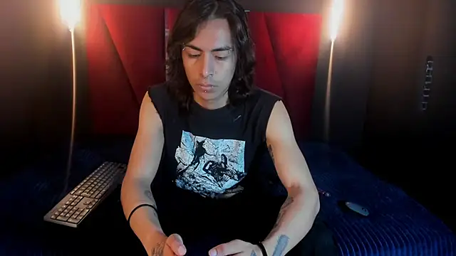 ParanoidTemptaion  online show from February 2025 12:36:02 PM