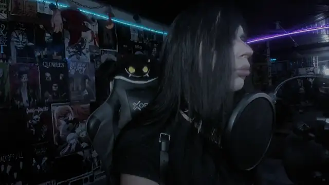 Snapshot of rotten_dreams chatting on February 2025 11:37:02 PM rotten dreams online show from February 2025 11:37:02 PM