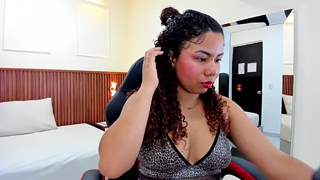 MELINAMARTINS online show from February 2025 07:41:01 PM