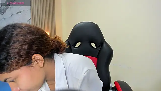 MELINAMARTINS online show from January 2026 08:36:02 PM