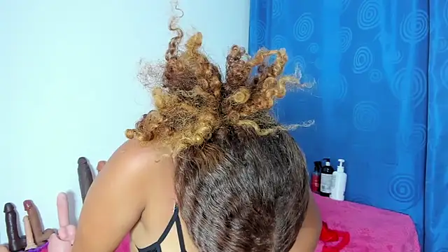 MELINAMARTINS online show from February 2026 12:19:02 AM