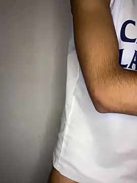 Snapshot of Hamza-Maroki chatting on November 2025 11:43:01 AM Hamza-Maroki online show from November 2025 11:43:01 AM