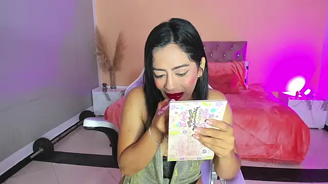 Snapshot of cristal_crossfitx chatting on December 2025 10:24:02 AM cristal crossfitx online show from December 2025 10:24:02 AM