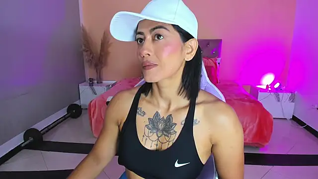 Snapshot of cristal_crossfitx chatting on December 2025 10:24:02 AM cristal crossfitx online show from December 2025 10:24:02 AM