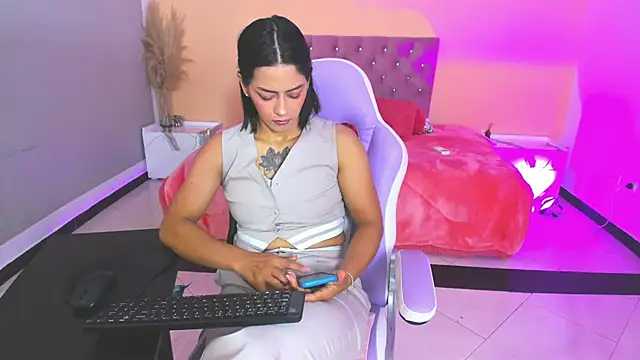 Snapshot of cristal_crossfitx chatting on December 2025 10:19:01 AM cristal crossfitx online show from December 2025 10:19:01 AM