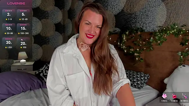 Snapshot of kamilla___moon chatting on February 2025 02:14:01 AM kamilla moon online show from February 2025 02:14:01 AM