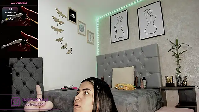 Snapshot of crystal_beennz chatting on December 2025 01:54:01 AM crystal beennz online show from December 2025 01:54:01 AM