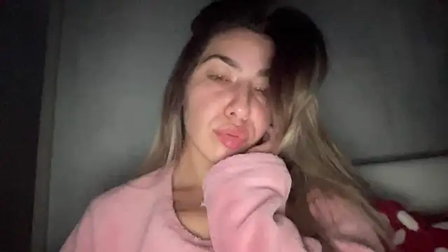 Snapshot of sarrah_rossy chatting on October 2025 10:25:02 PM sarrah rossy online show from October 2025 10:25:02 PM