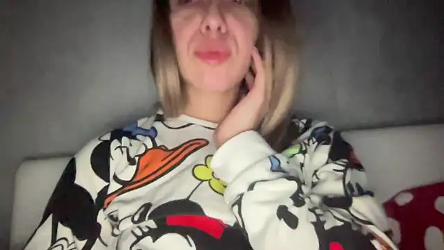 Snapshot of sarrah_rossy chatting on November 2025 10:31:02 PM sarrah rossy online show from November 2025 10:31:02 PM